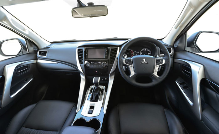 салон pajero sport new 2016 правый руль